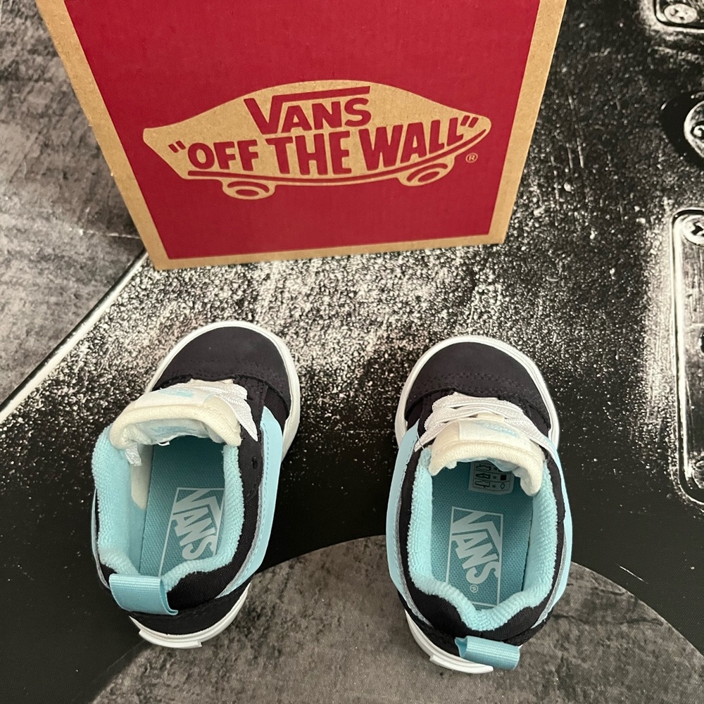 NIB Vans - Picture 6 of 10